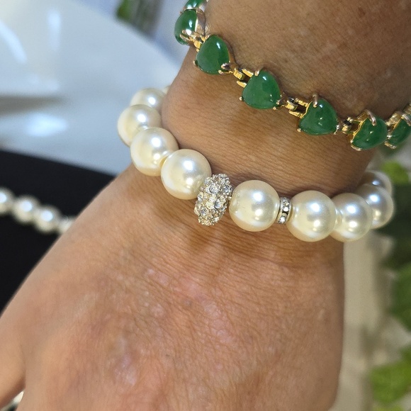 Elegant White Glass Pearl with Rhinestone Necklace Earrings and Bracelet Set - Picture 10 of 17